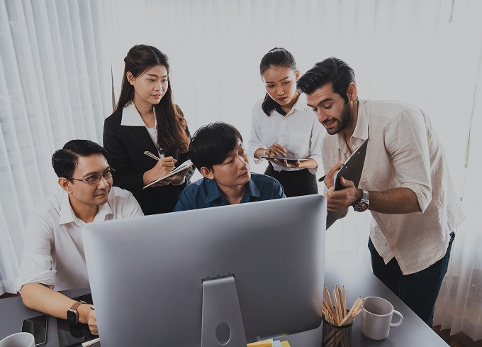 Team working together with structured methodology